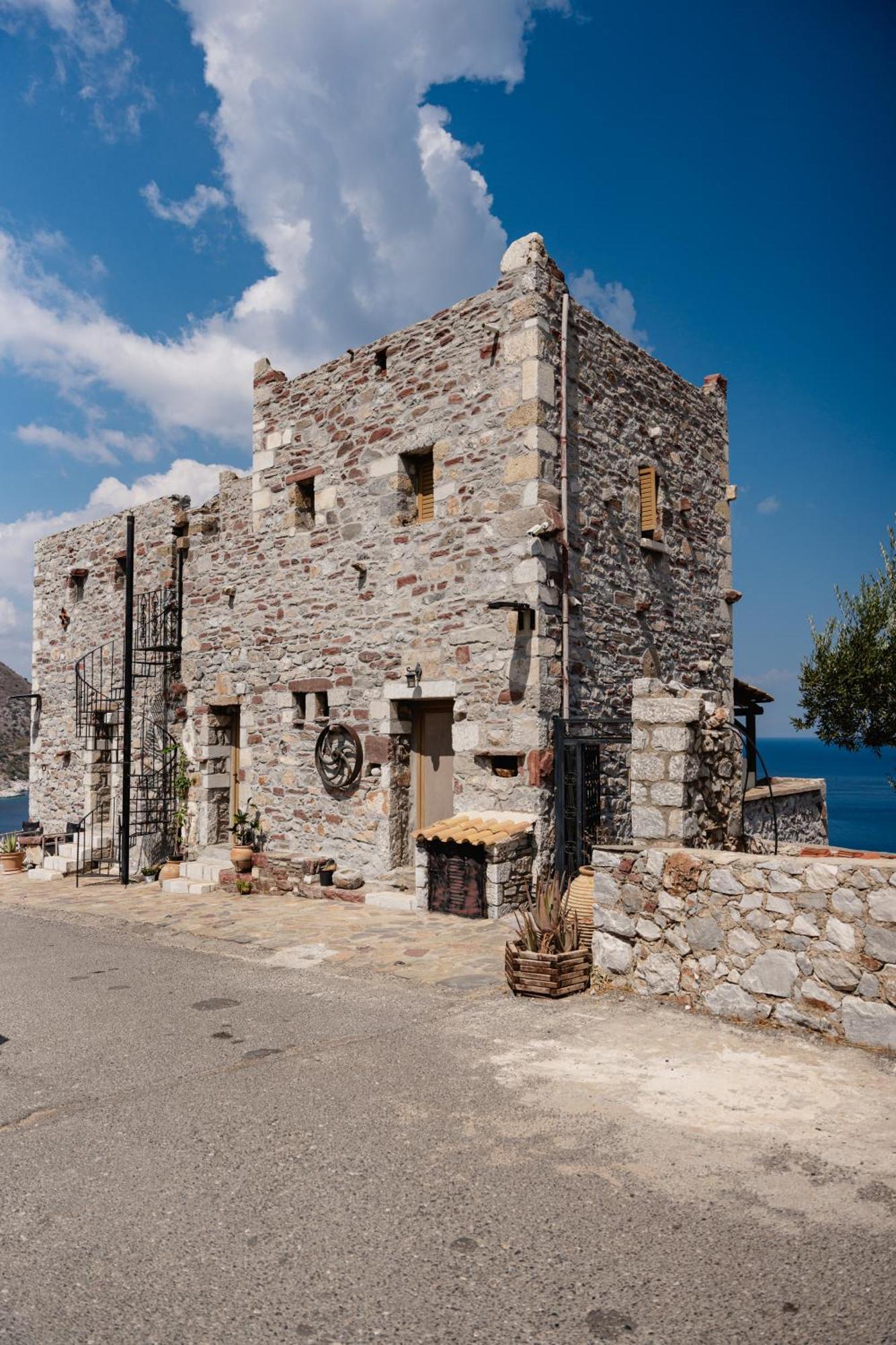 Castle Rizaraki Hotel Kokkala Exterior foto